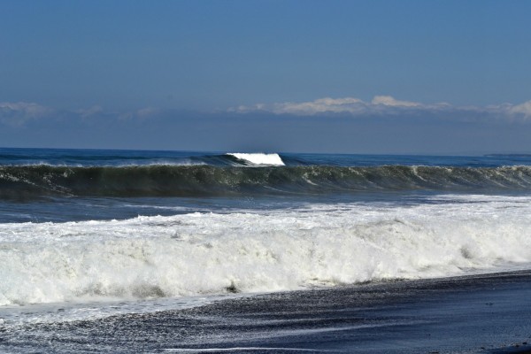 Huge waves at Purnama