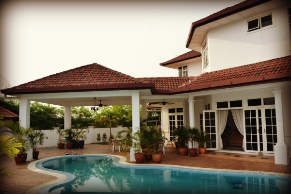 Rumah Putih Bed and Breakfast